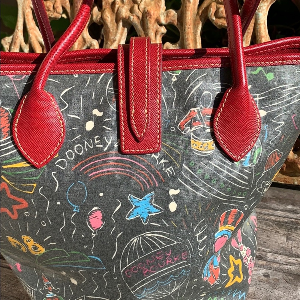 SOLD!!!!  🌺Rare Macy's Dooney & Bourke Anniversary Purse - Picture 2 of 15